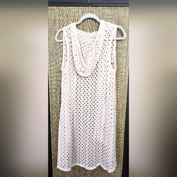 Elegant Cream Crochet Vest - Picture 2 of 3